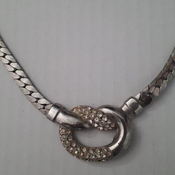 Neckless snake like skin chain design with gorgeous front beats embodied - Picture 4 of 6